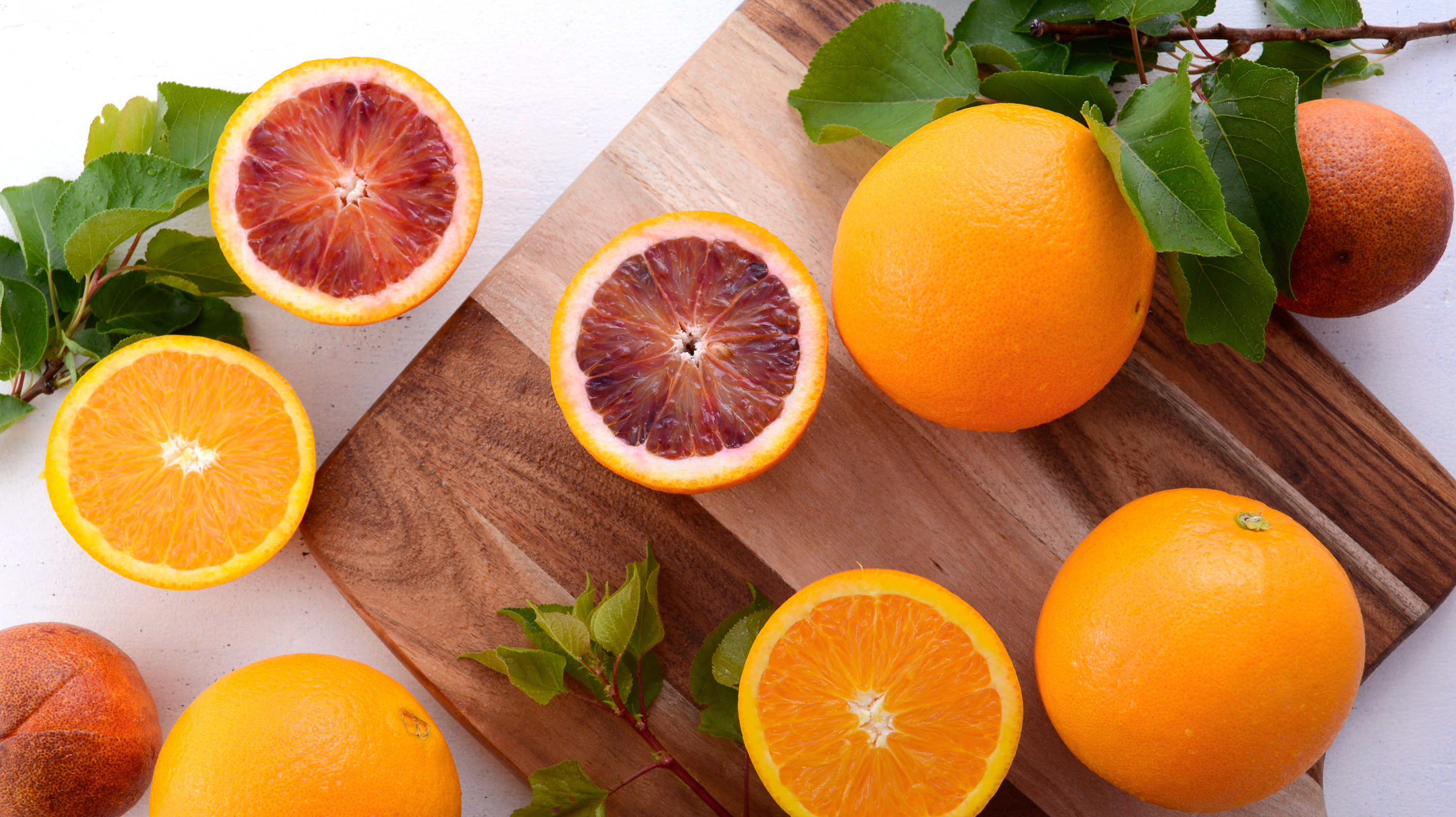 A chopping board where oranges and grapefruits are sliced in half. A great source of vitamin C which acts as a good ingredient inside supplements for joint pain in menopause and perimenopause